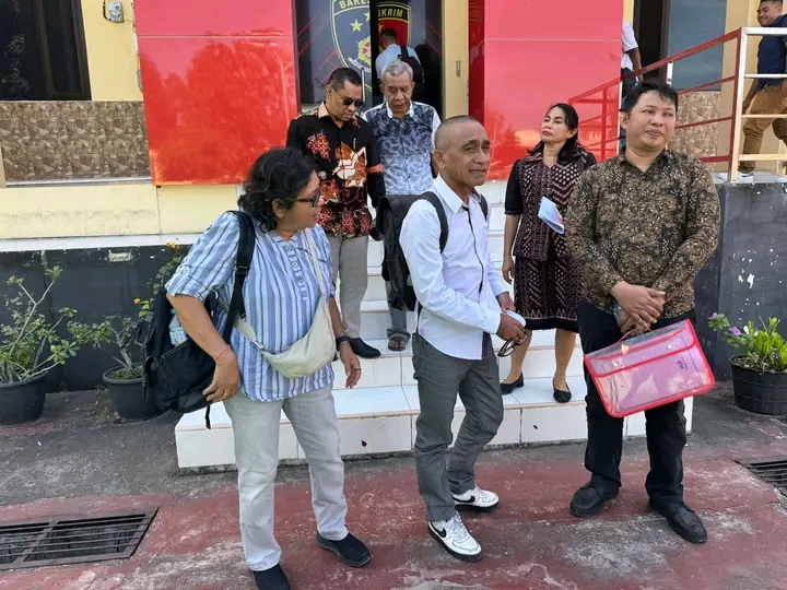 Keluarga Almarhum dr. Icha Pakaenoni. (Dok: Ist)